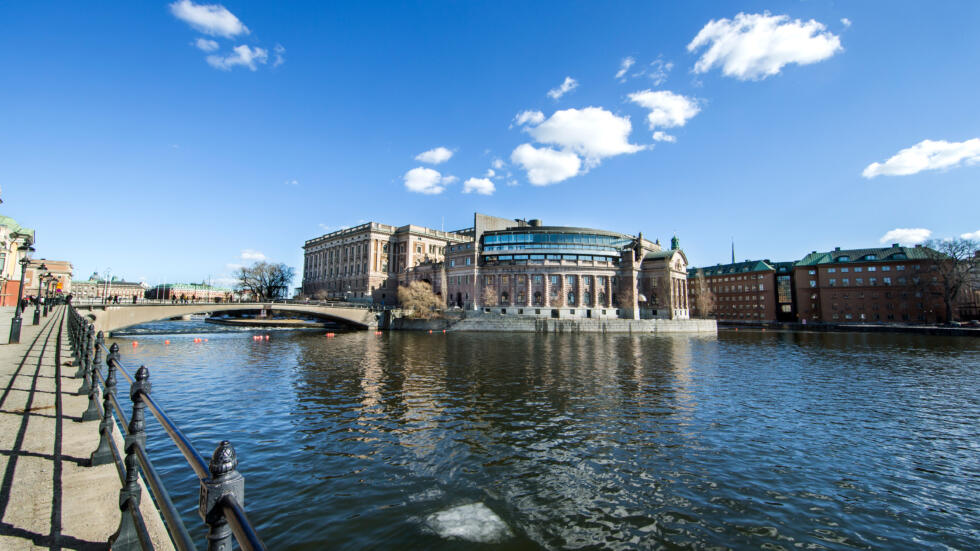 Riksdagshuset i Stockholm där Sveriges folkvalda representanter fattar beslut.